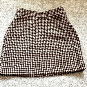 Banana Republic Houndstooth Skirt (NWOT)